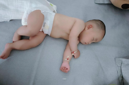 抚顺几个月宝宝会抬头